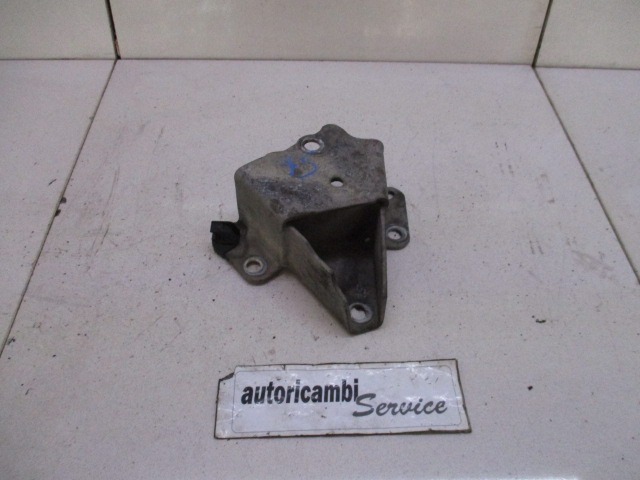 SUPPORT MOTEUR OEM N. Supporto motore / altri PI?CES DE VOITURE D'OCCASION RENAULT LAGUNA MK2 BER/SW (11/2000 - 12/2004) DIESEL D?PLACEMENT. 19 ANN?E 2003