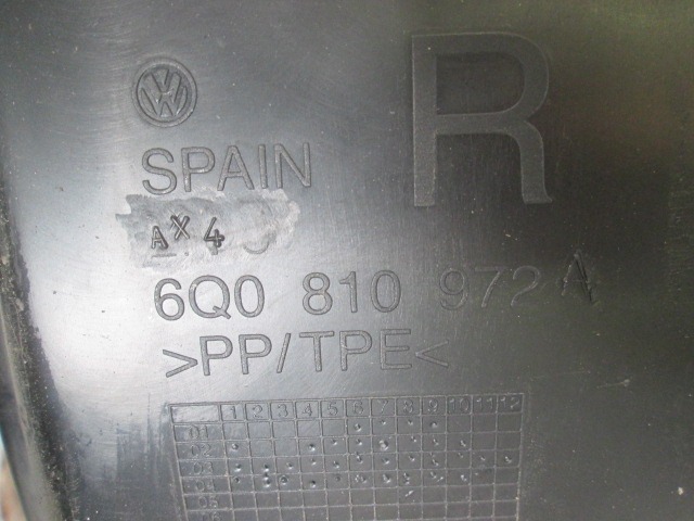 CACHE DE PASSAGE DE ROUE ARRI?RE OEM N. 6Q0810972A PI?CES DE VOITURE D'OCCASION VOLKSWAGEN POLO (2005 - 10/2009) BENZINA D?PLACEMENT. 14 ANN?E 2008