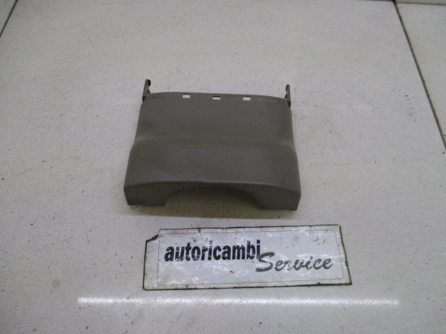 PI?CES ACCOL?E.PLANCHE BORD, PARTIE INF. OEM N. 1282846 PI?CES DE VOITURE D'OCCASION VOLVO V70 MK2 (2000 - 2008) DIESEL D?PLACEMENT. 24 ANN?E 2006