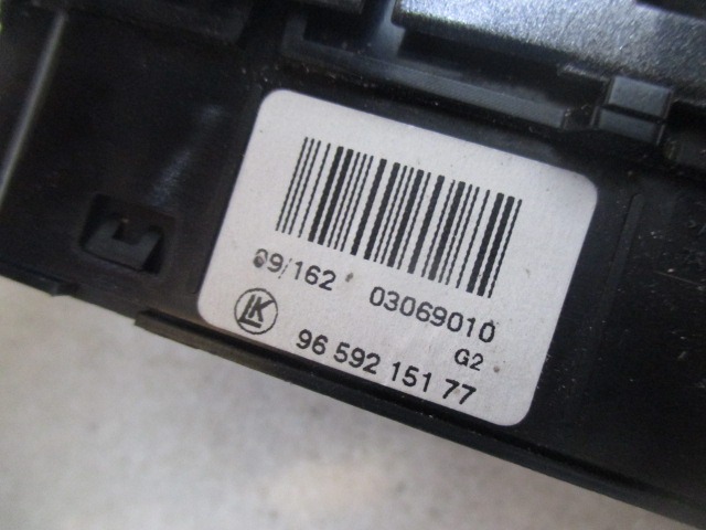 INTERRUPT.FEUX D?TRESSE/VERROUIL.CENTRAL OEM N. 9659215177 PI?CES DE VOITURE D'OCCASION PEUGEOT 308 MK1 T7 4A 4C BER/SW/CC (2007 - 2013) DIESEL D?PLACEMENT. 16 ANN?E 2009