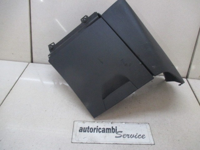 PI?CES ACCOL?E.PLANCHE BORD, PARTIE INF. OEM N. 735297738 PI?CES DE VOITURE D'OCCASION FIAT STILO 192 BER/SW (2001 - 2004) DIESEL D?PLACEMENT. 19 ANN?E 2003