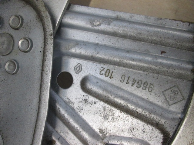 M?CANISME DE PARE-BRISE DE PORTE AVANT OEM N. 966416102 PI?CES DE VOITURE D'OCCASION RENAULT MEGANE MK3 BER/SPORTOUR/ESTATE (2009 - 2015) DIESEL D?PLACEMENT. 15 ANN?E 2010