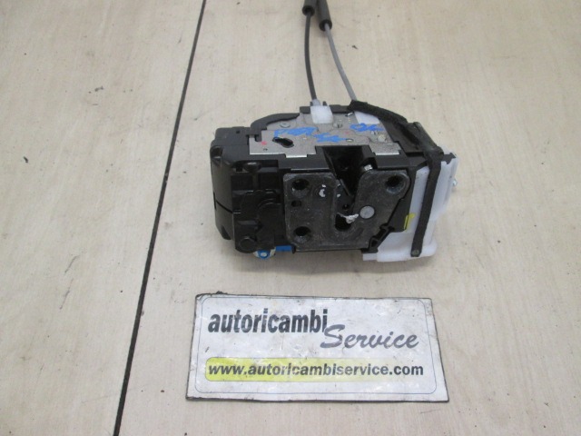 VERROUILLAGE CENTRAL DE LA PORTE AVANT DROITE OEM N. 813201J030LR PI?CES DE VOITURE D'OCCASION HYUNDAI I20 MK1 RESTYLING PB (2012 - 2014) DIESEL D?PLACEMENT. 12 ANN?E 2012