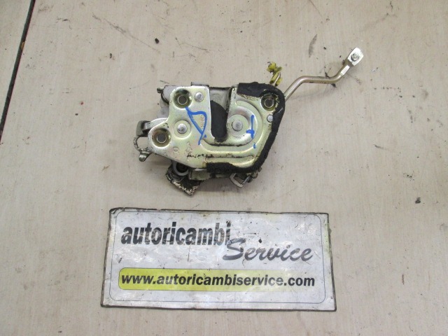 VERROUILLAGE CENTRAL DE LA PORTE AVANT DROITE OEM N. 813204A000 PI?CES DE VOITURE D'OCCASION HYUNDAI H-1 (1997 - 2007) DIESEL D?PLACEMENT. 25 ANN?E 2000