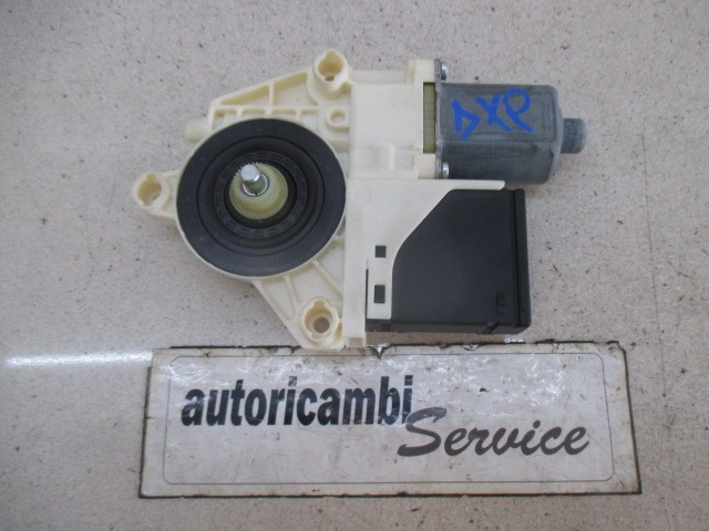 MOTEUR DE VITRE DE PORTE ARRI?RE OEM N. 827306548R PI?CES DE VOITURE D'OCCASION RENAULT MEGANE MK3 BER/SPORTOUR/ESTATE (2009 - 2015) DIESEL D?PLACEMENT. 15 ANN?E 2011