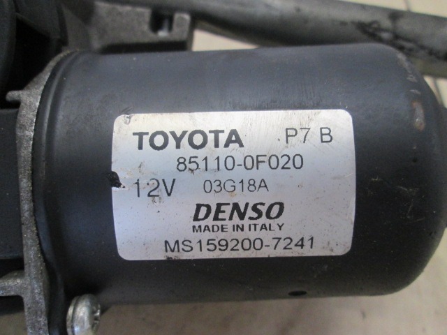 MOTEUR D'ESSUIE-GLACE OEM N. 851100F020 PI?CES DE VOITURE D'OCCASION TOYOTA COROLLA VERSO (2004 - 2009) BENZINA D?PLACEMENT. 18 ANN?E 2005