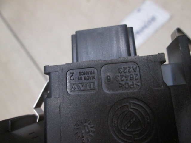 INTERRUPTEURS DIVERS OEM N. 264236A223 PI?CES DE VOITURE D'OCCASION LANCIA LYBRA BER/SW (1999 - 2006) DIESEL D?PLACEMENT. 24 ANN?E 2001