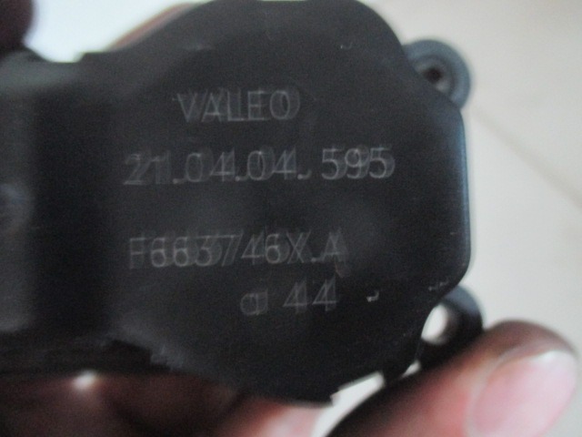 PIECES LEVIER DE REGLAGE DE CLIMATISEUR OEM N. f663746 PI?CES DE VOITURE D'OCCASION CITROEN C3 / PLURIEL (2002 - 09/2005) DIESEL D?PLACEMENT. 14 ANN?E 2004