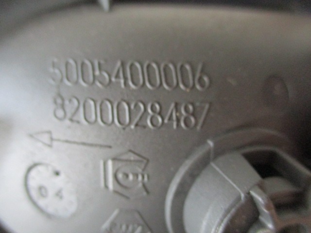 POIGN?E D'OUV. PORTE OEM N. 8200028487 PI?CES DE VOITURE D'OCCASION RENAULT MEGANE BER/GRANDTOUR  (10/2002 - 02/2006) DIESEL D?PLACEMENT. 19 ANN?E 2004