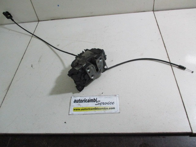 VERROUILLAGE CENTRAL DE LA PORTE ARRI?RE DROITE OEM N. 8200300129 PI?CES DE VOITURE D'OCCASION RENAULT CLIO (2005 - 05/2009) DIESEL D?PLACEMENT. 15 ANN?E 2007