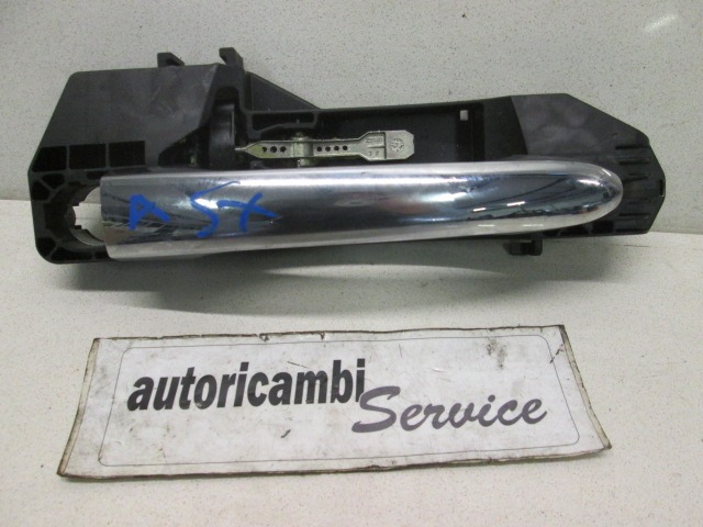 POIGNEE DE PORTE AVANT GAUCHE OEM N. 735570106 PI?CES DE VOITURE D'OCCASION FIAT BRAVO 198 (02/2007 - 01/2011) DIESEL D?PLACEMENT. 16 ANN?E 2009