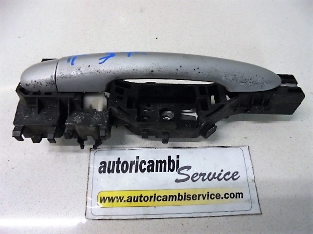 POIGN?E EXT?RIEURE ARRI?RE GAUCHE OEM N. 7701474995 PI?CES DE VOITURE D'OCCASION RENAULT SCENIC/GRAND SCENIC (2003 - 2009) DIESEL D?PLACEMENT. 19 ANN?E 2003