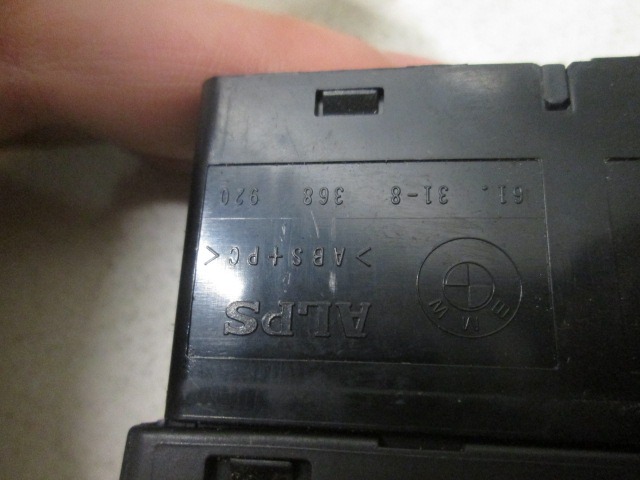 INTERRUPT.FEUX D?TRESSE/VERROUIL.CENTRAL OEM N. 61.31-8373738 PI?CES DE VOITURE D'OCCASION BMW SERIE X5 E53 LCI RESTYLING (2003 - 2007) DIESEL D?PLACEMENT. 30 ANN?E 2004