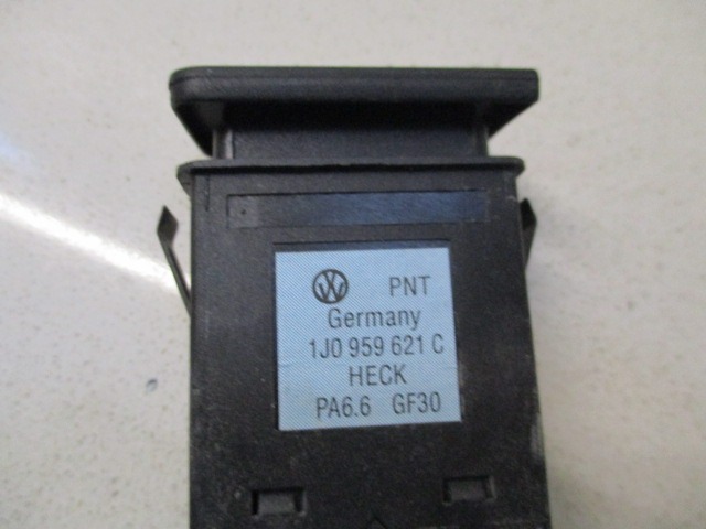 INTERRUPTEURS DIVERS OEM N. 1J0959621C PI?CES DE VOITURE D'OCCASION VOLKSWAGEN GOLF MK4 BER/SW (1998 - 2004) DIESEL D?PLACEMENT. 19 ANN?E 2001