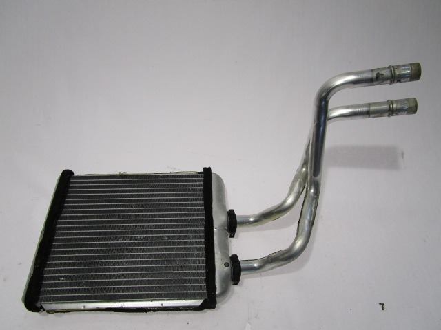 RADIATEUR DE CHAUFFAGE OEM N. 52479237 PI?CES DE VOITURE D'OCCASION OPEL ASTRA H L48,L08,L35,L67 5P/3P/SW (2004 - 2007) DIESEL D?PLACEMENT. 17 ANN?E 2006