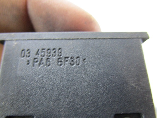 INTERRUPTEURS DIVERS OEM N. 345939 PI?CES DE VOITURE D'OCCASION BMW SERIE 3 E46 BER/SW/COUPE/CABRIO (1998 - 2001) DIESEL D?PLACEMENT. 20 ANN?E 2000