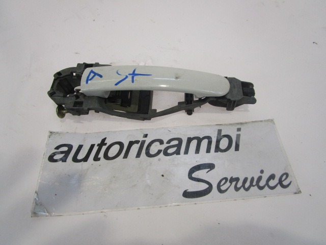 POIGNEE DE PORTE AVANT GAUCHE OEM N. 3B0837885F 6Q0837886 PI?CES DE VOITURE D'OCCASION VOLKSWAGEN POLO (10/2001 - 2005) DIESEL D?PLACEMENT. 14 ANN?E 2002