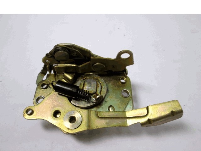 SERRURE CENTRALE PORTE ARRI?RE GAUCHE OEM N. 40/171B PI?CES DE VOITURE D'OCCASION FIAT RITMO (1982 - 1988)BENZINA D?PLACEMENT. 13 ANN?E 1985