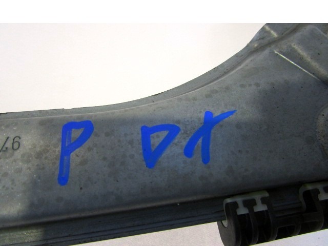 M?CANISME DE VITRE DE PORTE ARRI?RE OEM N. 827000001R PI?CES DE VOITURE D'OCCASION RENAULT LAGUNA MK3 BER/SW (10/2007 - 08/2010) DIESEL D?PLACEMENT. 20 ANN?E 2008