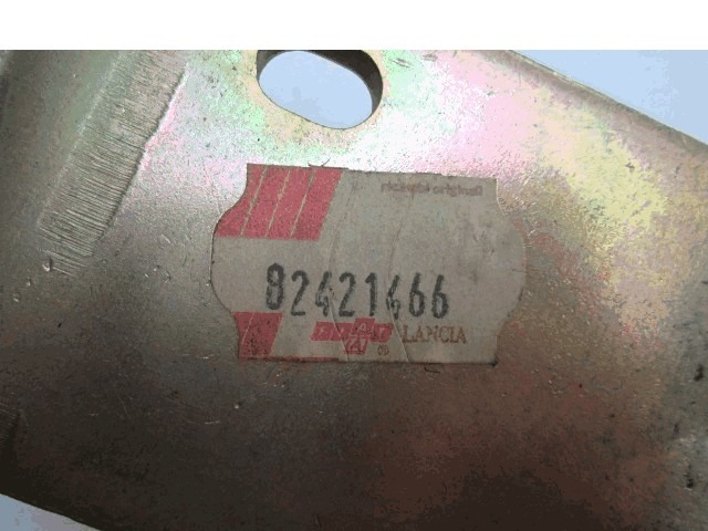 CHARNIERE DE CAPOT MOTEUR  OEM N. 82481589 PI?CES DE VOITURE D'OCCASION LANCIA PRISMA (1982 - 1986)BENZINA D?PLACEMENT. 13 ANN?E 1983