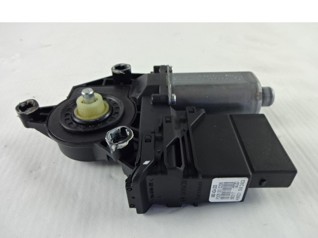 MOTEUR DE VITRE DE PORTE ARRI?RE OEM N. 130821431 PI?CES DE VOITURE D'OCCASION VOLKSWAGEN GOLF PLUS MK1 (2004 - 2009) BENZINA D?PLACEMENT. 16 ANN?E 2006