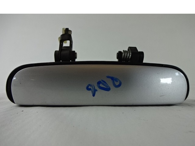 POIGN?E DE PORTE ARRI?RE DROITE OEM N. 4B2837886 PI?CES DE VOITURE D'OCCASION AUDI A4 B5 BER/SW (1994 - 12/2000) BENZINA/GPL D?PLACEMENT. 18 ANN?E 1999