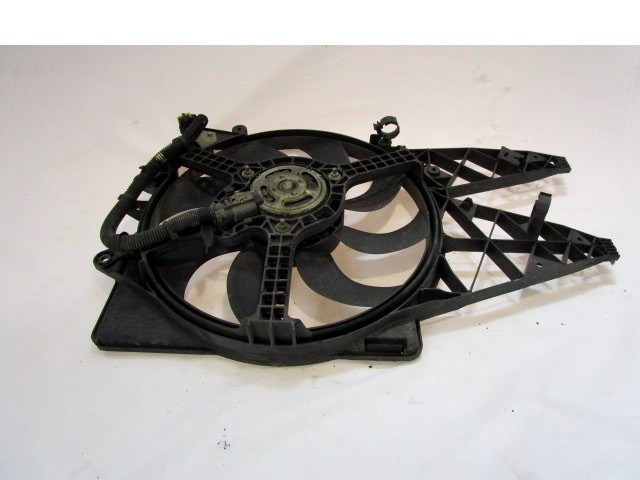 CADRE DE VENTILATEUR AVEC VENTILATEUR OEM N. 51831012 PI?CES DE VOITURE D'OCCASION FIAT GRANDE PUNTO 199 (2005 - 2012) DIESEL D?PLACEMENT. 13 ANN?E 2009