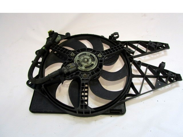 CADRE DE VENTILATEUR AVEC VENTILATEUR OEM N. 51831012 PI?CES DE VOITURE D'OCCASION FIAT GRANDE PUNTO 199 (2005 - 2012) DIESEL D?PLACEMENT. 13 ANN?E 2009