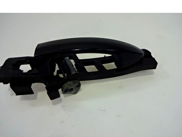 POIGNEE DE PORTE AVANT GAUCHE OEM N. 1596773 PI?CES DE VOITURE D'OCCASION FORD FIESTA (09/2008 - 11/2012) BENZINA/GPL D?PLACEMENT. 14 ANN?E 2009