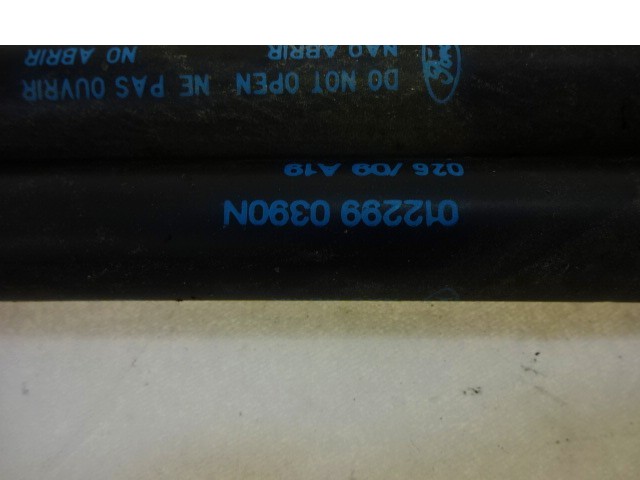 RESSORT PNEUMATIQUE, COUVERCLE COFFRE AR OEM N. 51794232 PI?CES DE VOITURE D'OCCASION FORD KA MK2 (2008 - 2016) BENZINA D?PLACEMENT. 12 ANN?E 2009