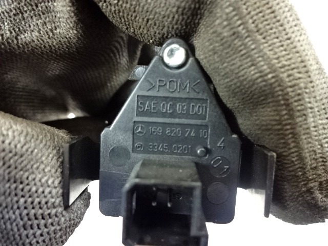 INTERRUPT.FEUX D?TRESSE/VERROUIL.CENTRAL OEM N. 1698207410 PI?CES DE VOITURE D'OCCASION MERCEDES CLASSE A W169 5P C169 3P (2004 - 04/2008) DIESEL D?PLACEMENT. 20 ANN?E 2006