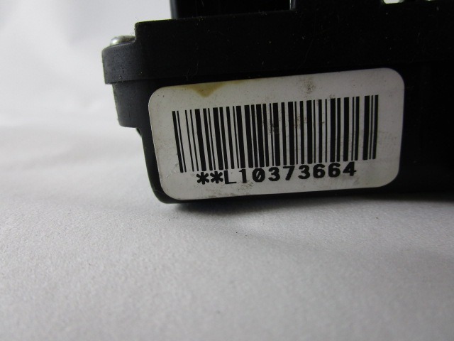 SERRURE CENTRALE PORTE ARRI?RE GAUCHE OEM N. L10373664 PI?CES DE VOITURE D'OCCASION CADILLAC SRX (2004 - 2009) BENZINA D?PLACEMENT. 36 ANN?E 2005