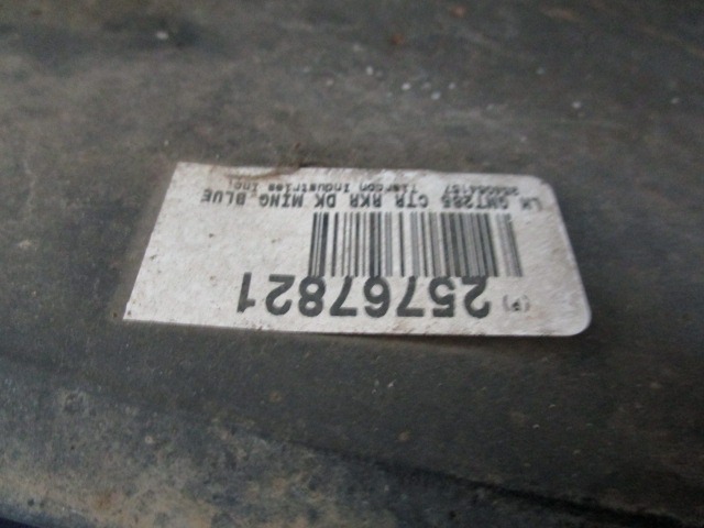 CACHE BAS DE CAISSE / PASSAGE ROUE OEM N. 25767821 PI?CES DE VOITURE D'OCCASION CADILLAC SRX (2004 - 2009) BENZINA D?PLACEMENT. 36 ANN?E 2005