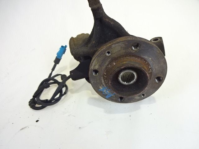 PALIER DE PIVOT GAUCHE / MOYEU DE ROUE ARRI?RE AVEC ROULEMENT AV OEM N. 1607557480 330776 PI?CES DE VOITURE D'OCCASION CITROEN C3 / PLURIEL (2002 - 09/2005) DIESEL D?PLACEMENT. 14 ANN?E 2004