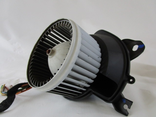 VENTILATEUR OEM N. 13335075 PI?CES DE VOITURE D'OCCASION OPEL CORSA D (02/2011 - 2014) BENZINA D?PLACEMENT. 12 ANN?E 2012