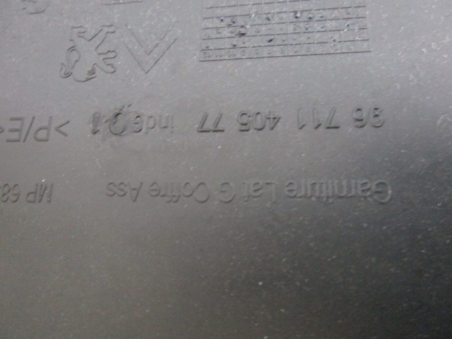 REVETEMENT DE COFFRE A BAGAGES OEM N. 9671140577 PI?CES DE VOITURE D'OCCASION PEUGEOT 3008 (2009 - 2016) DIESEL D?PLACEMENT. 16 ANN?E 2011