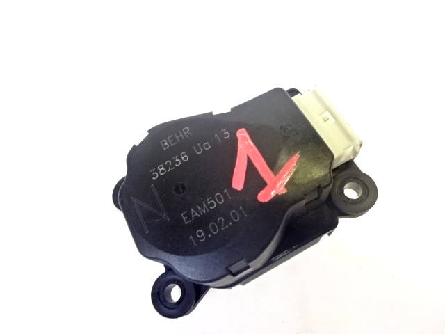 PIECES LEVIER DE REGLAGE DE CLIMATISEUR OEM N. 38236U PI?CES DE VOITURE D'OCCASION PEUGEOT 206 / 206 CC (1998 - 2003) BENZINA D?PLACEMENT. 16 ANN?E 2001