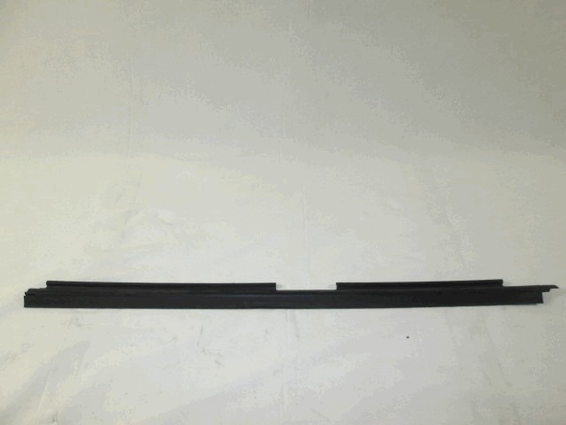 PROFILE MOULE DE PORTE AVANT GAUCHE OEM N. 7694435 PI?CES DE VOITURE D'OCCASION FIAT UNO MK2 (1989 - 1995)BENZINA D?PLACEMENT. 10 ANN?E 1989