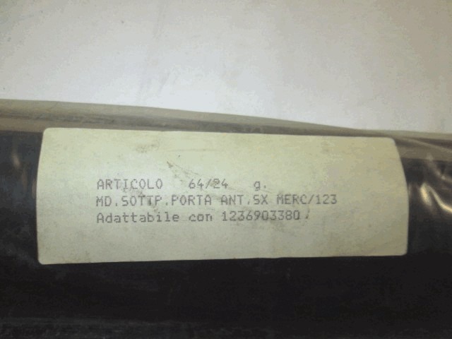 PROFILE MOULE DE PORTE AVANT GAUCHE OEM N. 1236903380 PI?CES DE VOITURE D'OCCASION MERCEDES CLASSE W123 S123 (1976 - 1985)BENZINA D?PLACEMENT. 20 ANN?E 1980