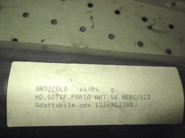 PROFILE MOULE DE PORTE AVANT GAUCHE OEM N. 1236903380 PI?CES DE VOITURE D'OCCASION MERCEDES CLASSE W123 S123 (1976 - 1985)BENZINA D?PLACEMENT. 20 ANN?E 1980