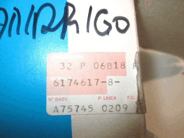 POIGNEE DE PORTE AVANT DROITE OEM N. 6174617 PI?CES DE VOITURE D'OCCASION FORD FIESTA (1989 - 1995)BENZINA D?PLACEMENT. 13 ANN?E 1989