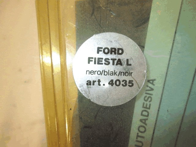 MOULURES LAT?RALES DE CARROSSERIE OEM N.  PI?CES DE VOITURE D'OCCASION FORD FIESTA (1976 - 1983)BENZINA D?PLACEMENT. 11 ANN?E 1976