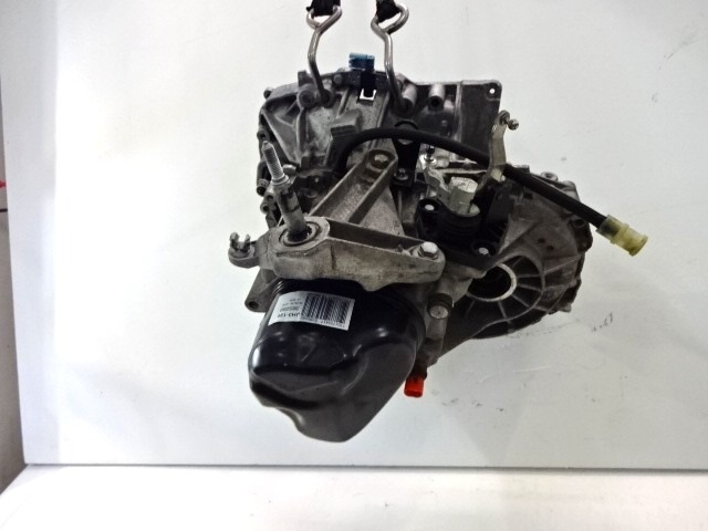 BO?TE DE VITESSES M?CANIQUE OEM N. 8200372957 7701723417 PI?CES DE VOITURE D'OCCASION RENAULT CLIO (05/2009 - 2013) BENZINA/GPL D?PLACEMENT. 12 ANN?E 2009