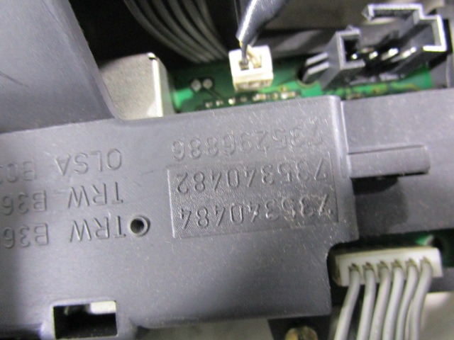 INTERRUPTEURS DIVERS OEM N. 735340484 PI?CES DE VOITURE D'OCCASION FIAT STILO 192 BER/SW (2001 - 2004) DIESEL D?PLACEMENT. 19 ANN?E 2004