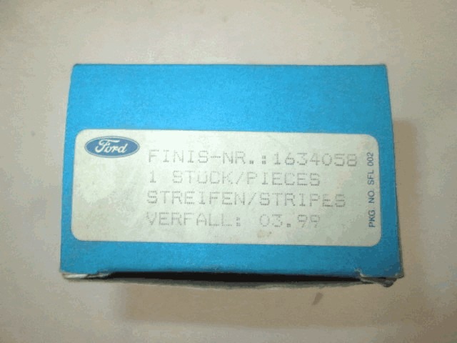 PROFIL DE MOULURES DE PORTE AVANT DROITE OEM N. 85FGB29174AA3ZD PI?CES DE VOITURE D'OCCASION FORD FIESTA (1976 - 1983)BENZINA D?PLACEMENT. 11 ANN?E 1976