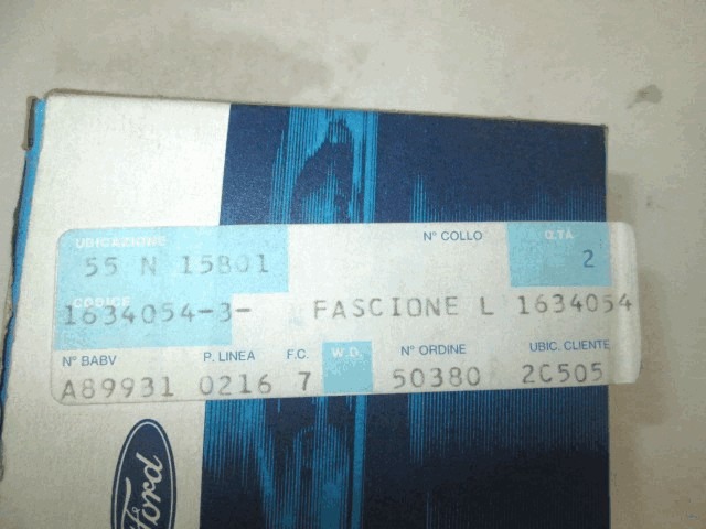 MOULURES LAT?RALES DE CARROSSERIE OEM N. 85FG16A222AA3ZD PI?CES DE VOITURE D'OCCASION FORD FIESTA (1976 - 1983)BENZINA D?PLACEMENT. 11 ANN?E 1976