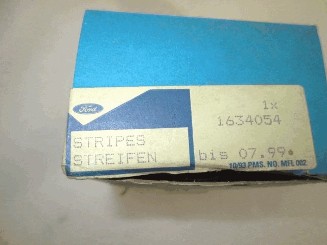 MOULURES LAT?RALES DE CARROSSERIE OEM N. 85FG16A222AA3ZD PI?CES DE VOITURE D'OCCASION FORD FIESTA (1976 - 1983)BENZINA D?PLACEMENT. 11 ANN?E 1976