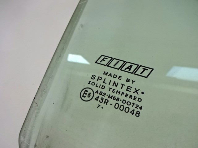 GLACE DE PORTE, VERRE TEINT? AR DROITE OEM N. 51869145 PI?CES DE VOITURE D'OCCASION FIAT GRANDE PUNTO 199 (2005 - 2012) DIESEL D?PLACEMENT. 13 ANN?E 2008