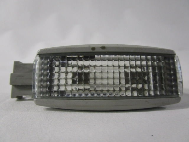 LAMPE DE LECTURE  OEM N. 3B0847109 PI?CES DE VOITURE D'OCCASION VOLKSWAGEN POLO (06/2009 - 02/2014) DIESEL D?PLACEMENT. 16 ANN?E 2011