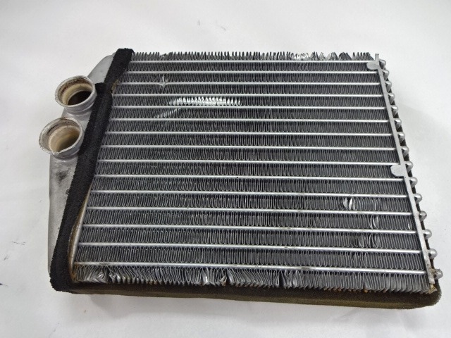 RADIATEUR DE CHAUFFAGE OEM N. 77363732 PI?CES DE VOITURE D'OCCASION FIAT CROMA (2005 - 10/2007)  DIESEL D?PLACEMENT. 24 ANN?E 2007